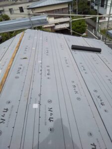 川口市にて行った雨漏り修理・屋根修理（カバー工法の様子）