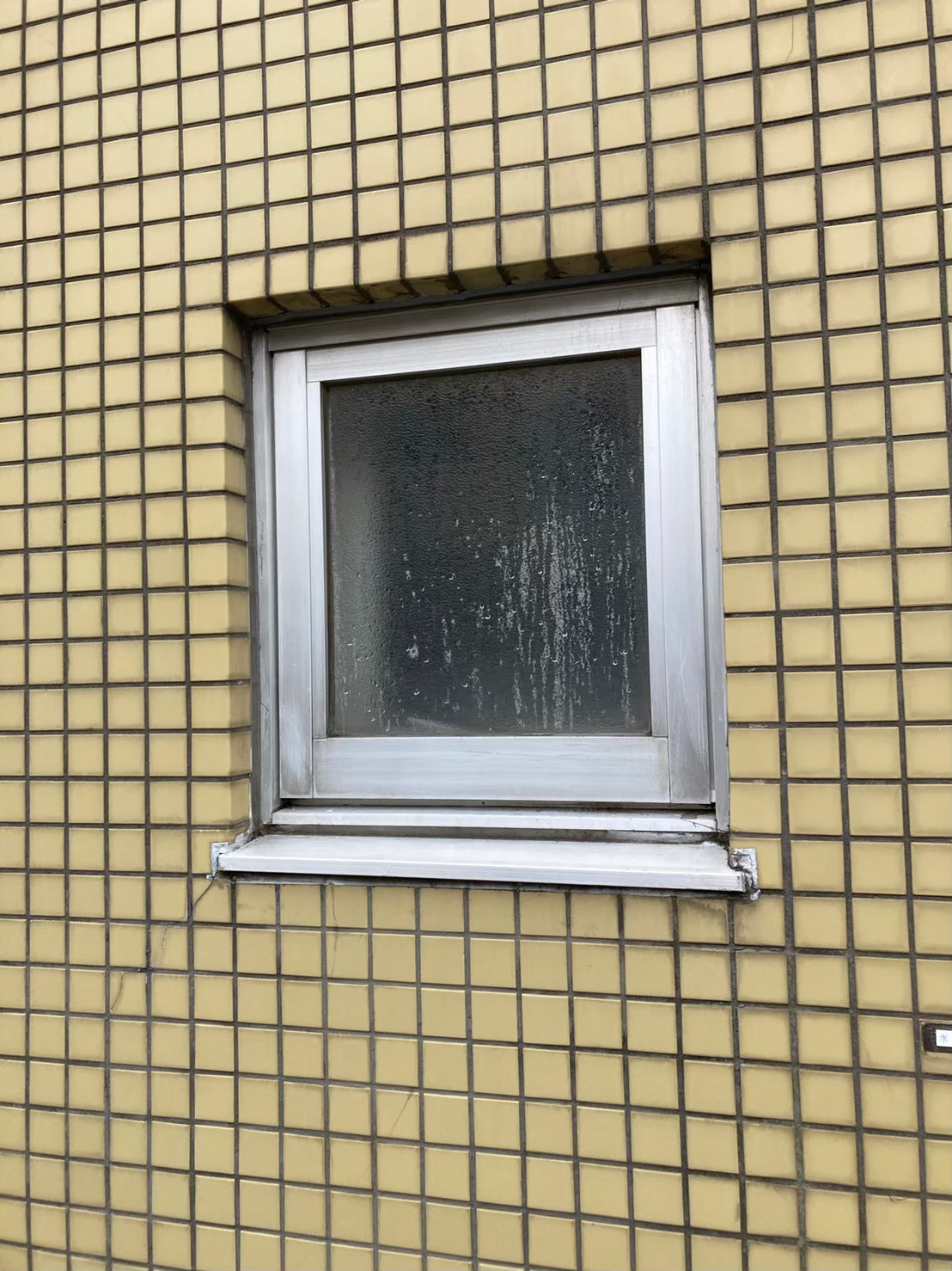 川口市にて防犯リフォーム＜窓・面格子の取り付け＞の施工前写真